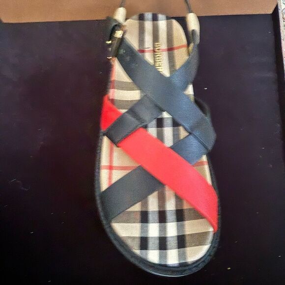 Brand new in box size 3 kids unisex Burberry sandals - Picture 7 of 9